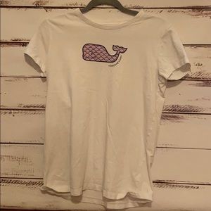 white vineyard vines tee